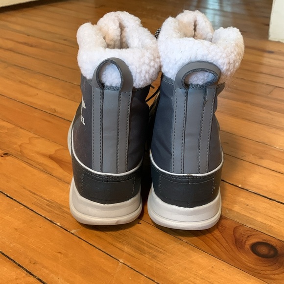Sorel waterproof ankle boots - Picture 4 of 5
